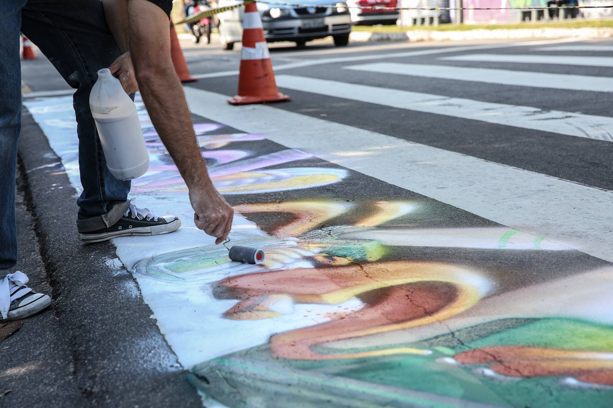 arte em florianópolis desenhos na faixa de pedestres