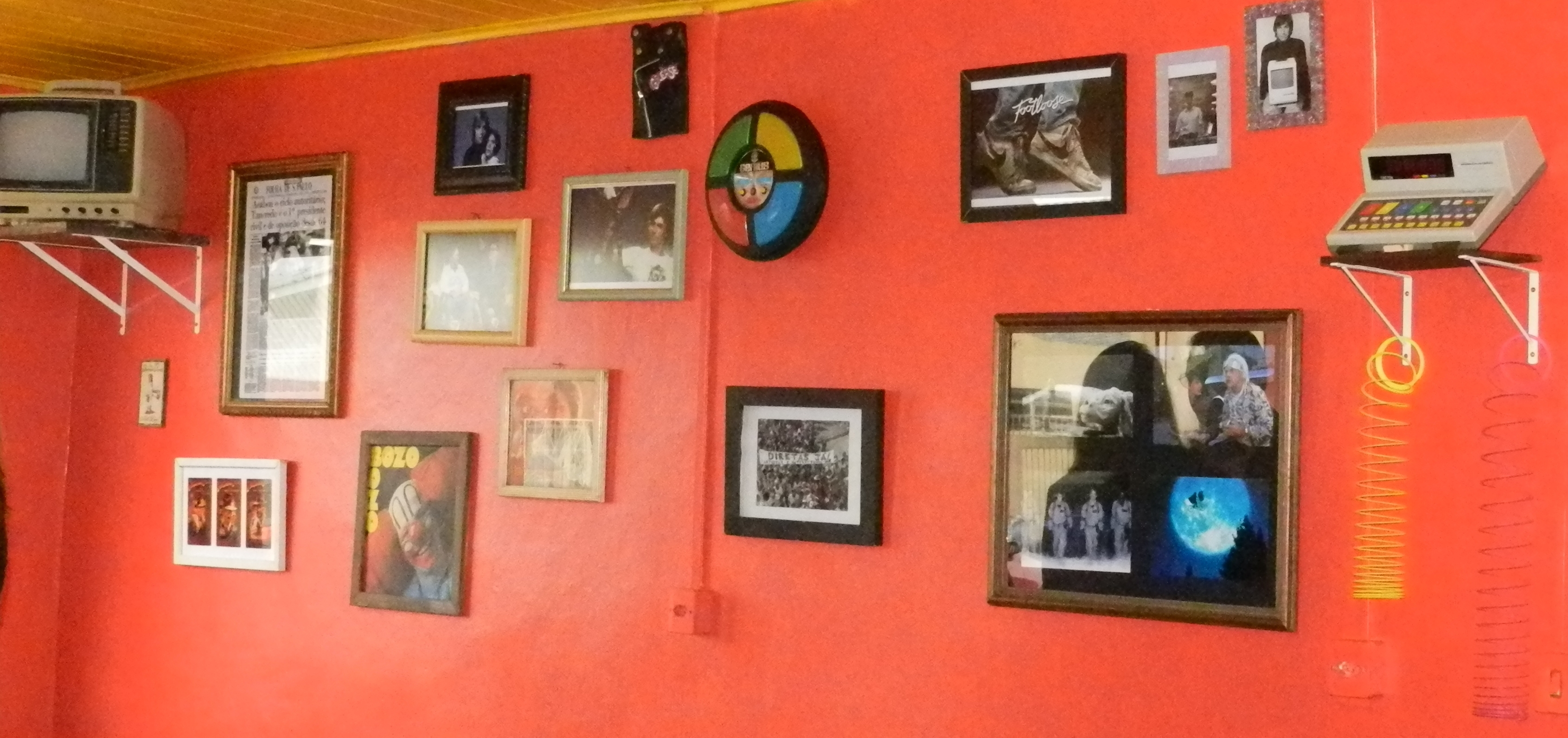 quadros na parede máquina do tempo pub