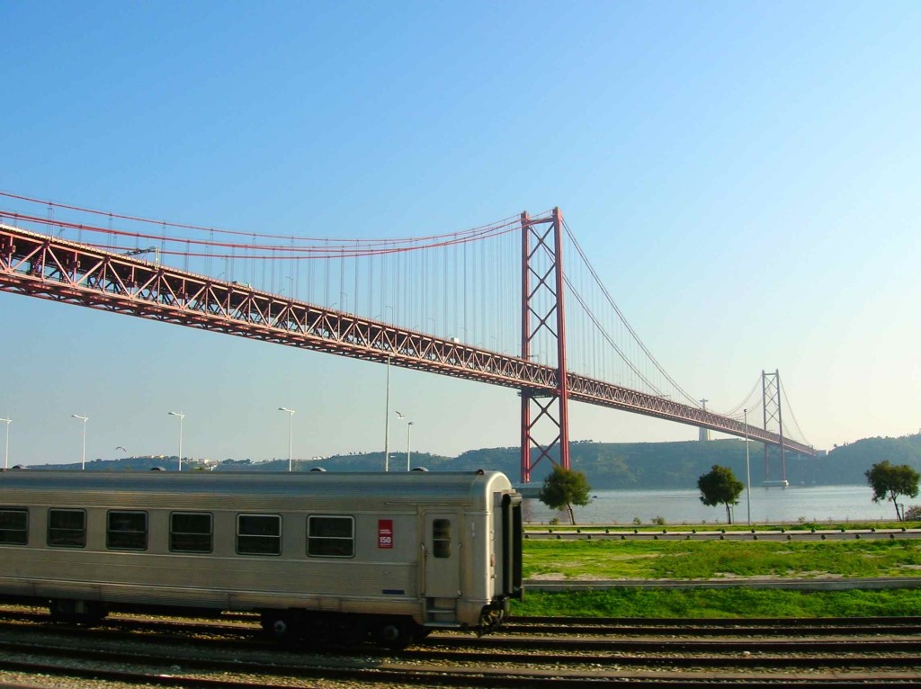 Um passeio de trem em Lisboa com crianças também é uma atração diferente na viagem. Foto: Anelise Zanoni