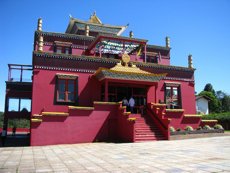 Restaurante templo budista tres coroas