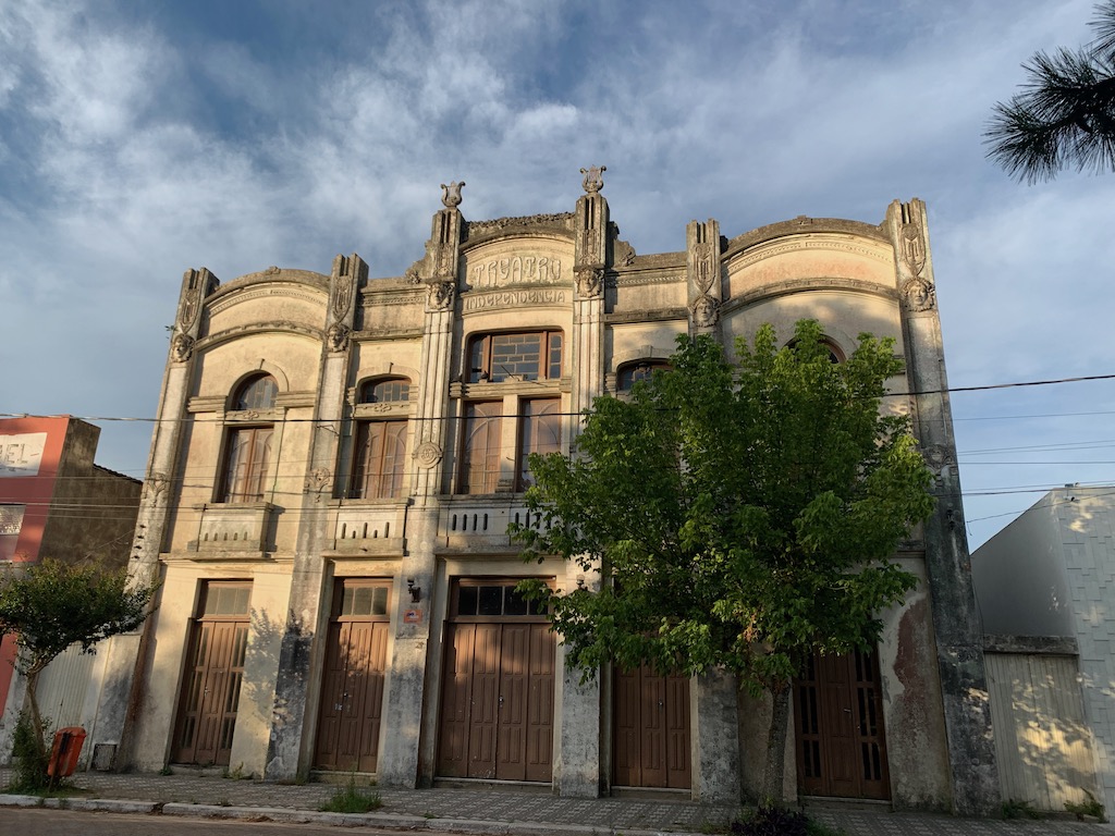 Teatro Independência, no centro histórico de Santa Vitória do Palmar