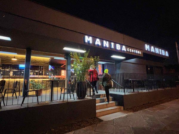 O que fazer em São Leopoldo: a fachada da Maniba Central mostra que a cervejaria é moderna
